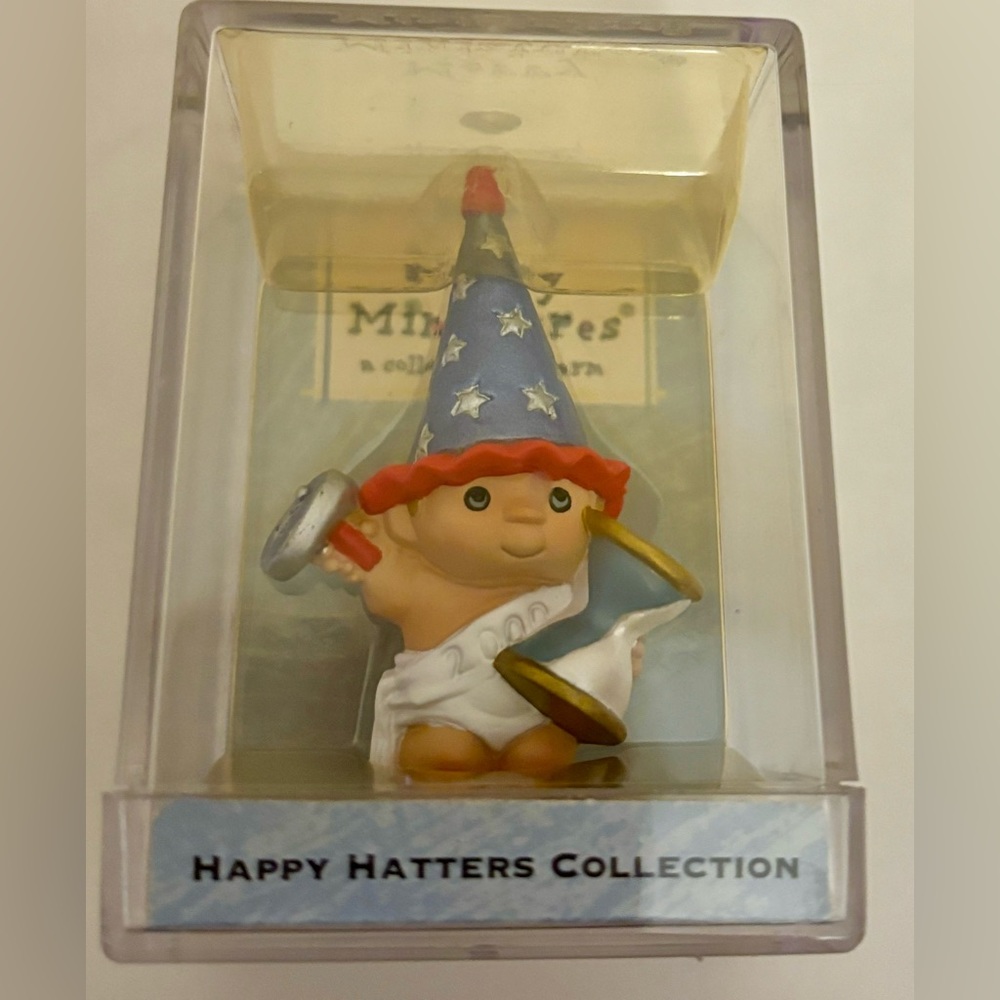 Mini Figurine from Hallmark’s 2000 Happy Hatters Collection